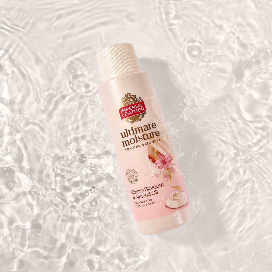 Imperial Leather Ultimate Moisture Cherry Blossom & Almond Oil Foaming Bath Soak